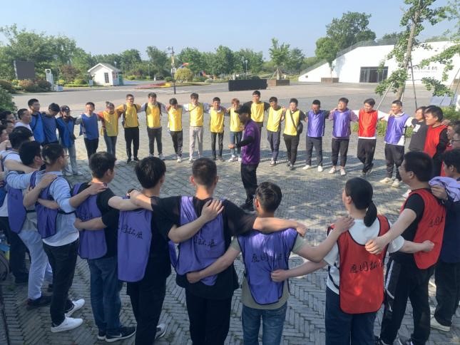 “激情挑战,同心同行,熔炼团队,共创未来” bbin游戏娱乐平台
第三届拓展训练圆满成功(图6) “激情挑战,同心同行,熔炼团队,共创未来” bbin游戏娱乐平台
第三届拓展训练圆满成功(图6)